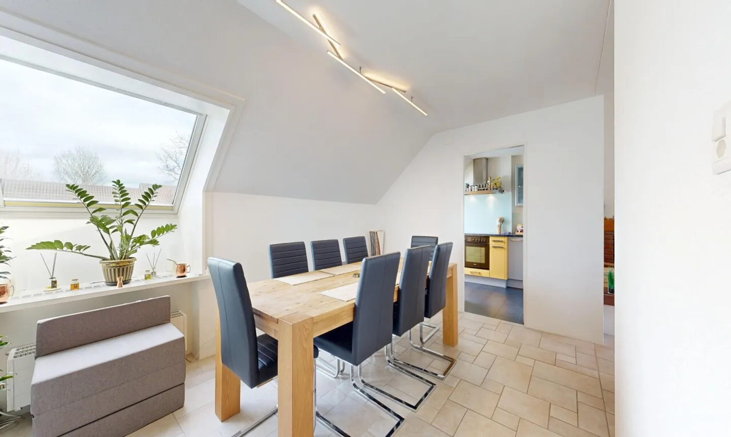 Ampio attico con terrazza e camino - Foto 5 di 11