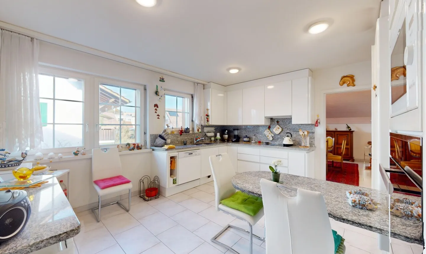 Appartement spacieux avec revenu locatif - Photo 3 sur 13