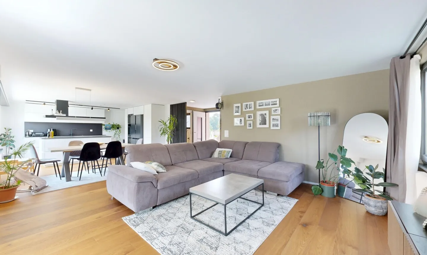 Modernized Single-Family House with Designer Kitchen and Conservatory - Photo 9 of 11