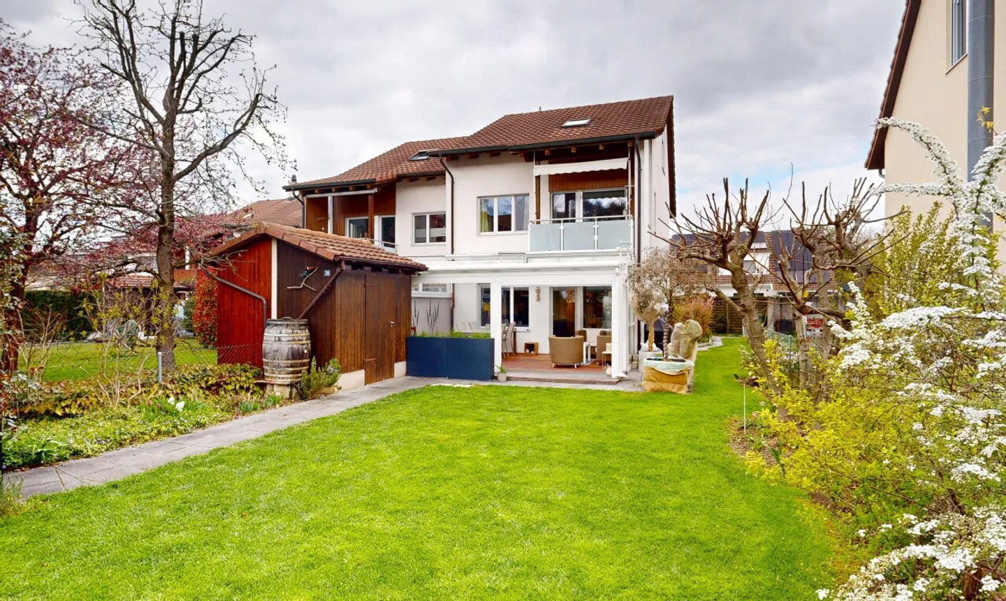 Family Home with Garden & Space - Photo 2 of 11