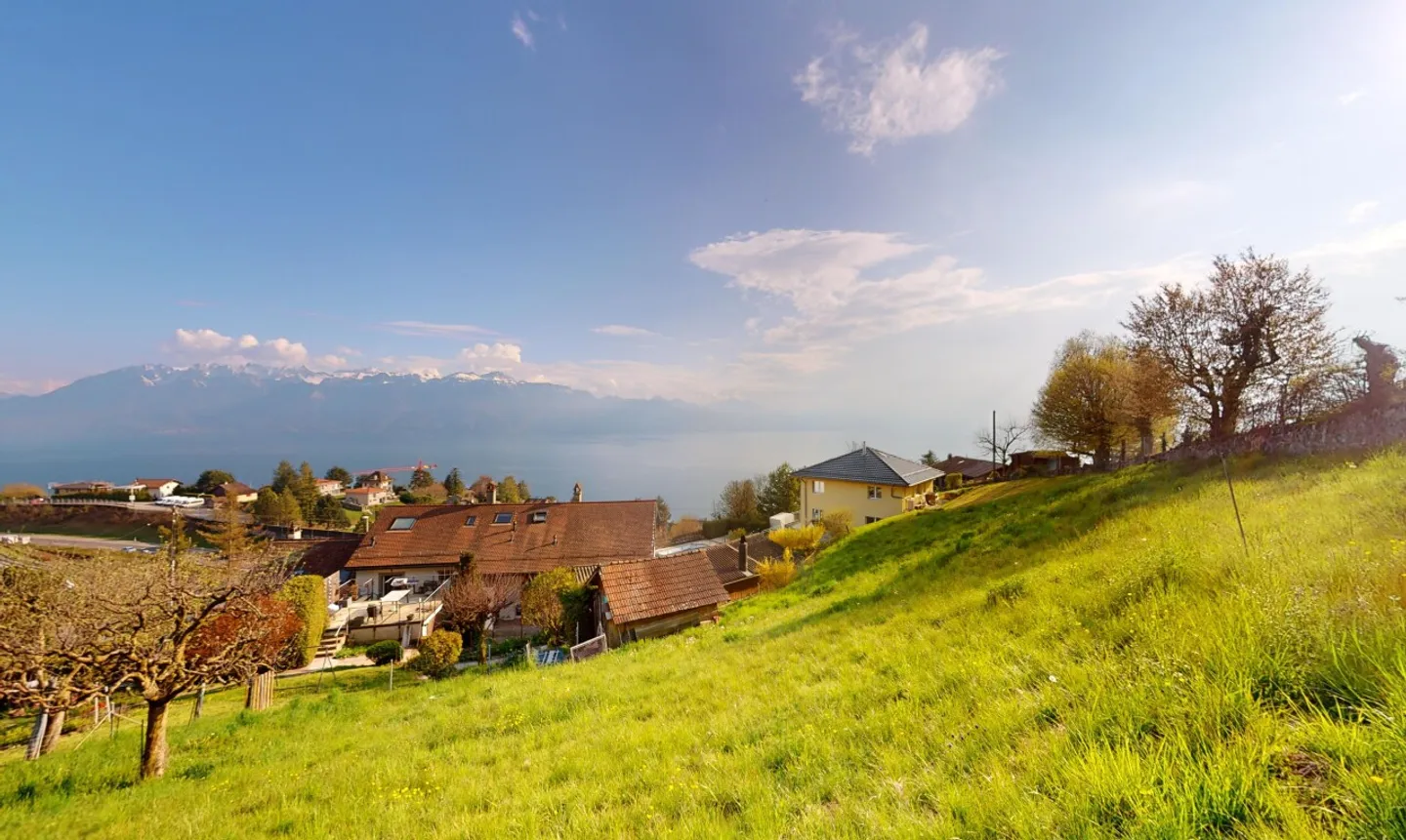 Terreno edificabile con vista panoramica sul lago e sulle Alpi - Foto 5 di 13