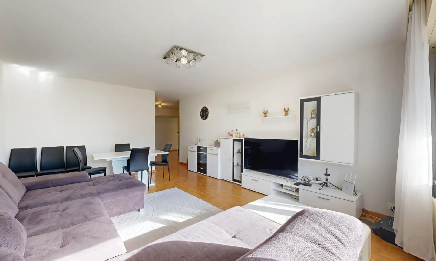 Appartement spacieux avec balcons - Photo 2 sur 11