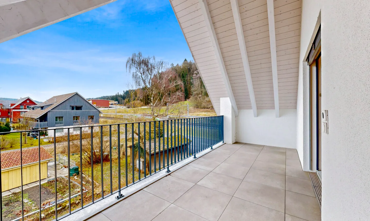 Neuwertige Dachgeschosswohnung mit hochwertigem Ausbaustandard - Foto 2 di 11