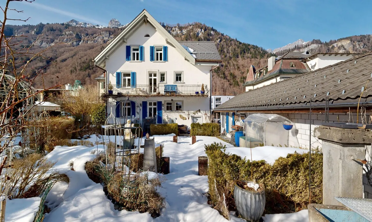 Charmantes Einfamilienhaus mit Garten - Foto 3 von 11