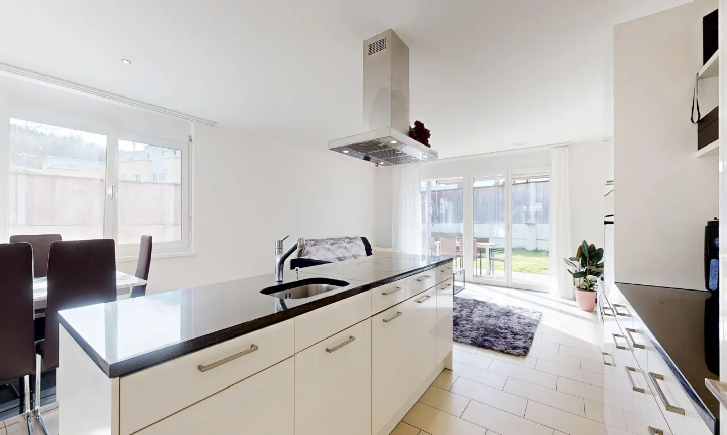 Moderne 3.5-Zimmer-Gartenwohnung mit 184 m² Garten und Sitzplatz - Photo 4 sur 11