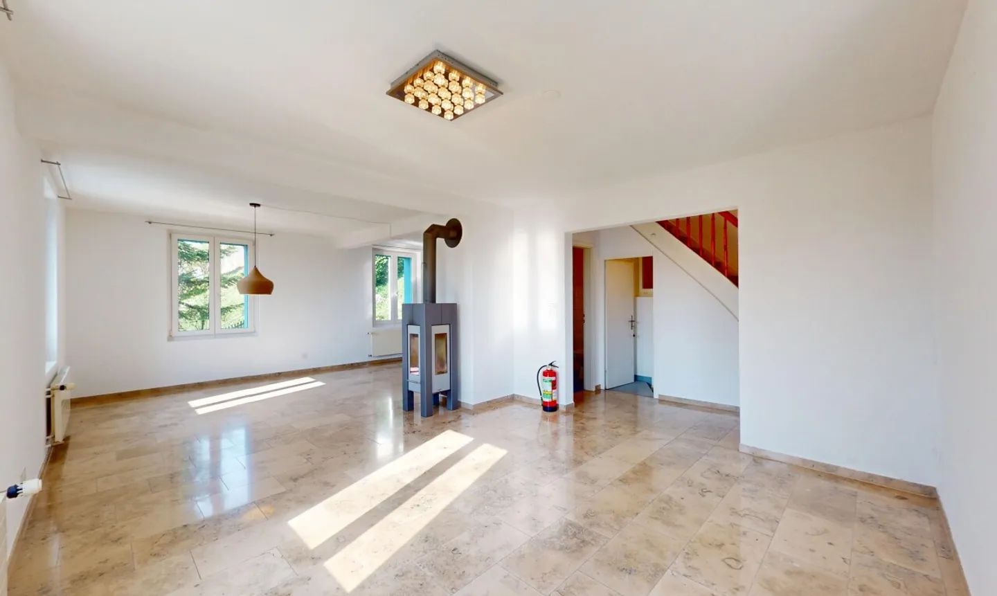 Maison individuelle dans un emplacement calme avec beaucoup d'espace et de potentiel - Photo 2 sur 13