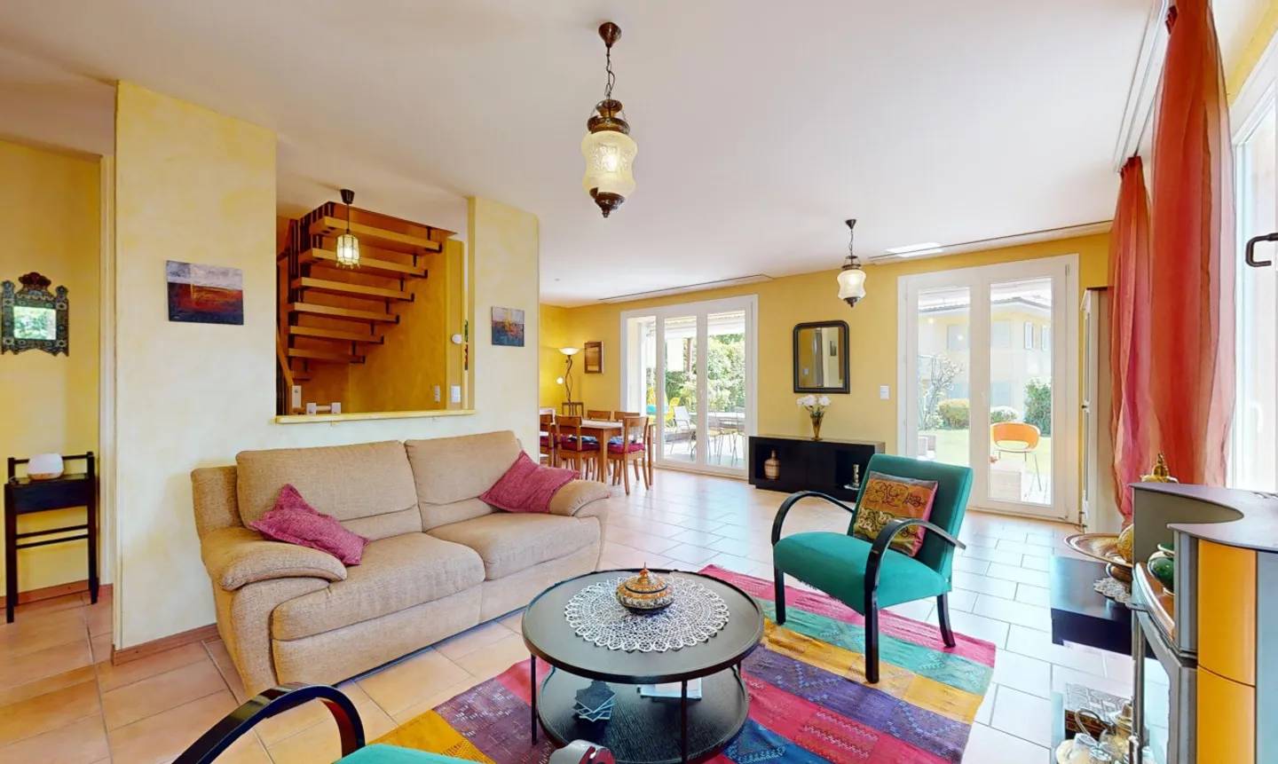 Peaceful neighborhood located on the edge of a forest - Photo 5 of 13