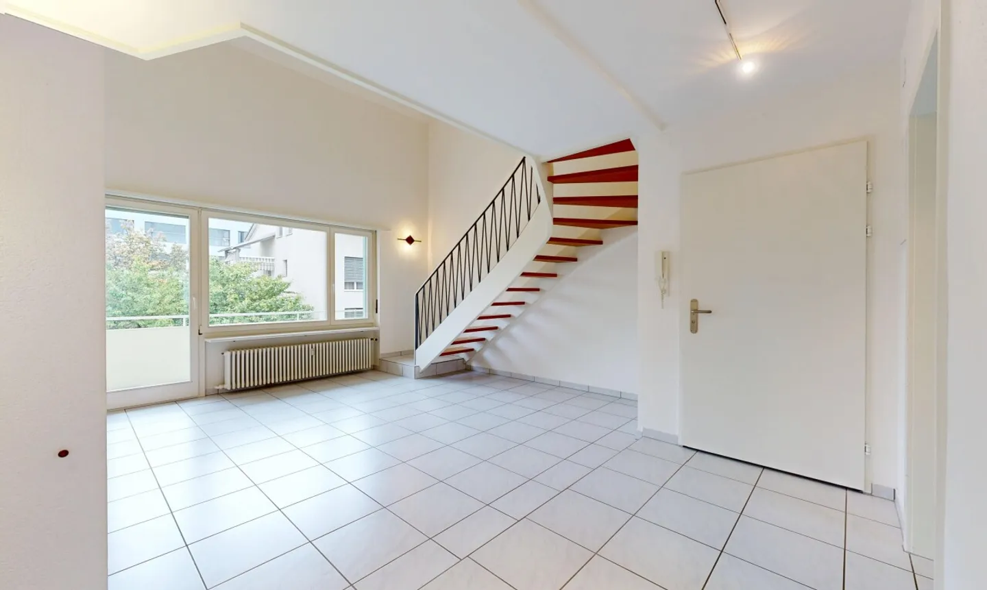 Maisonette attico con tre balconi e giardino privato - Foto 5 di 11