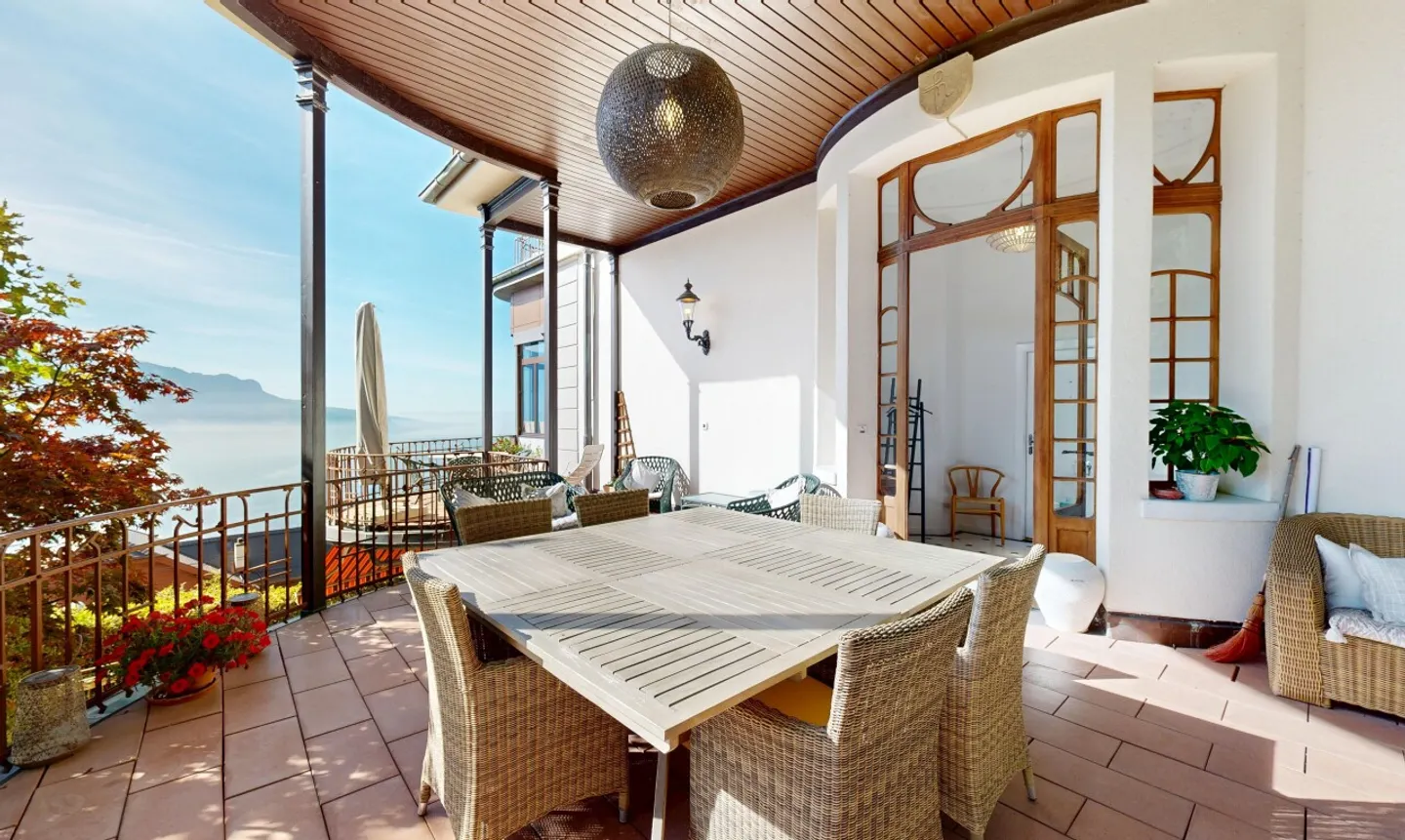 Heartfelt apartment with garden and panoramic view of the lake - Photo 4 of 11