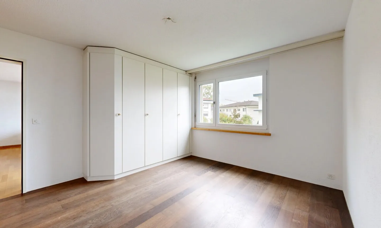 Appartamento attraente di 4,5 stanze con balcone in una posizione tranquilla a Widen - Foto 8 di 11