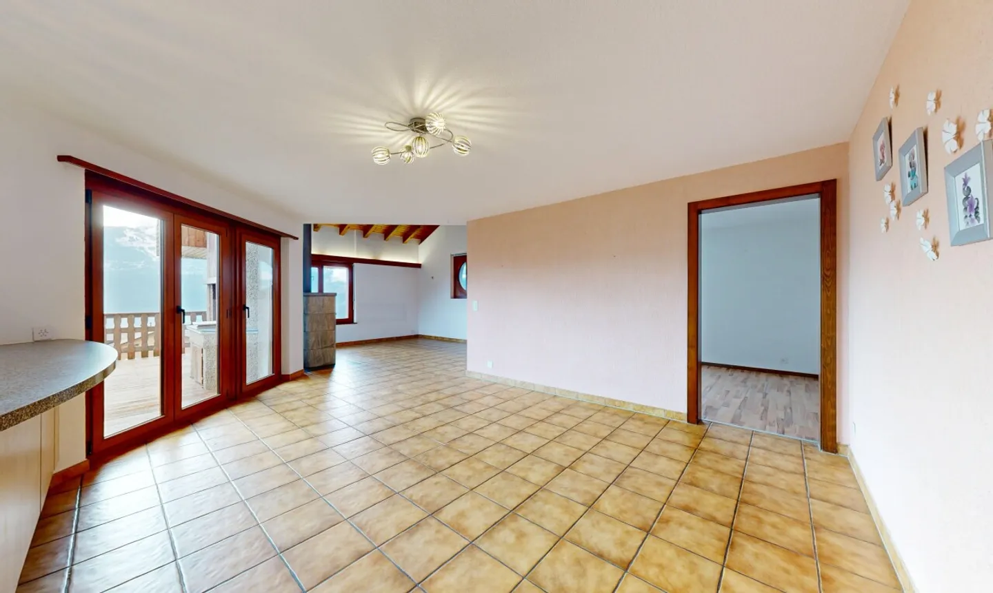 Grande maison avec appartement 2.5 indépendant - Vue dégagée - Foto 8 von 11