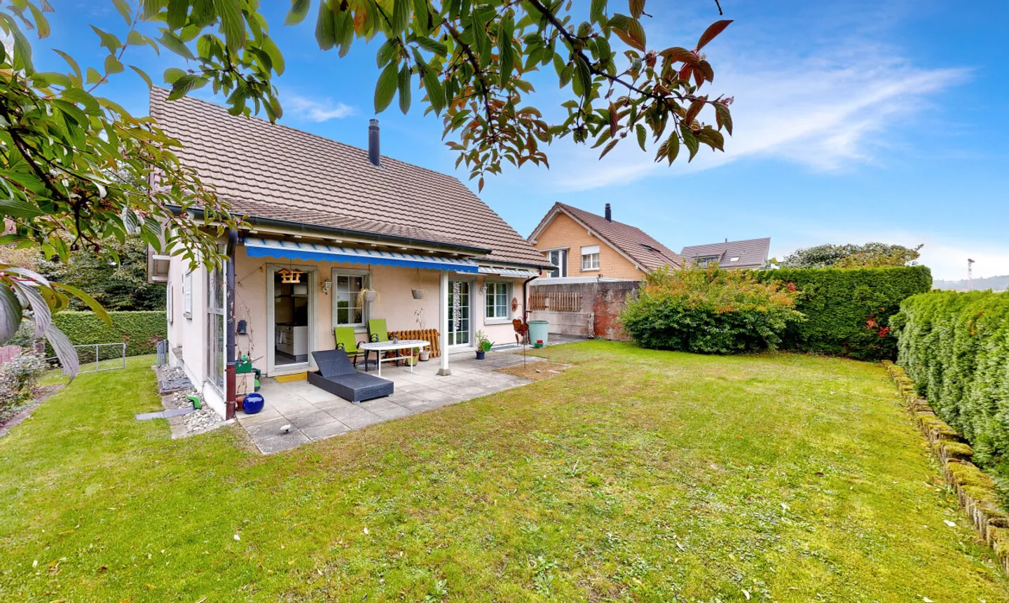 Affascinante Casa Indipendente con Giardino - Foto 1 di 11