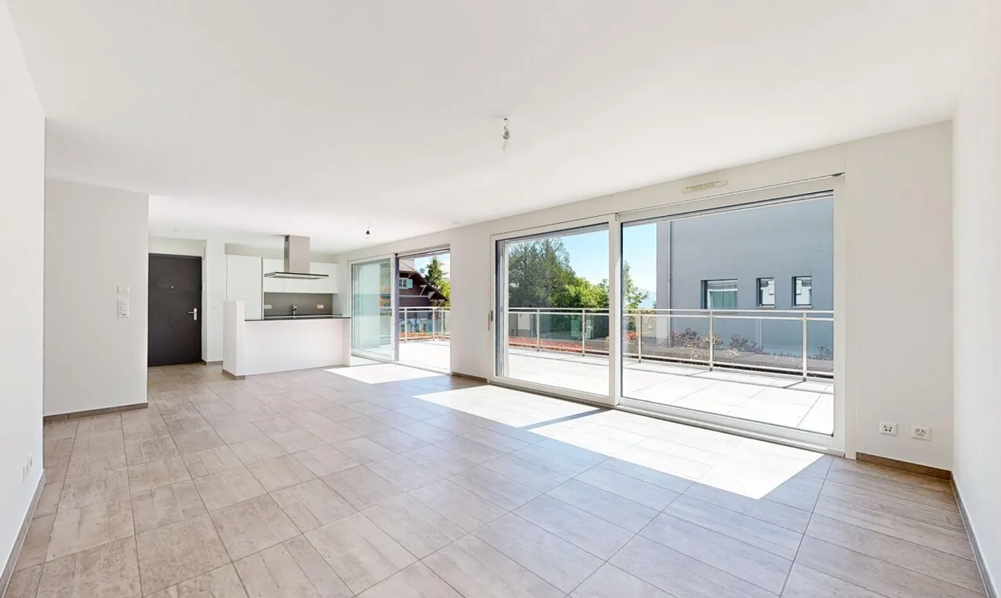 Appartement spacieux avec grande terrasse - Photo 4 sur 11