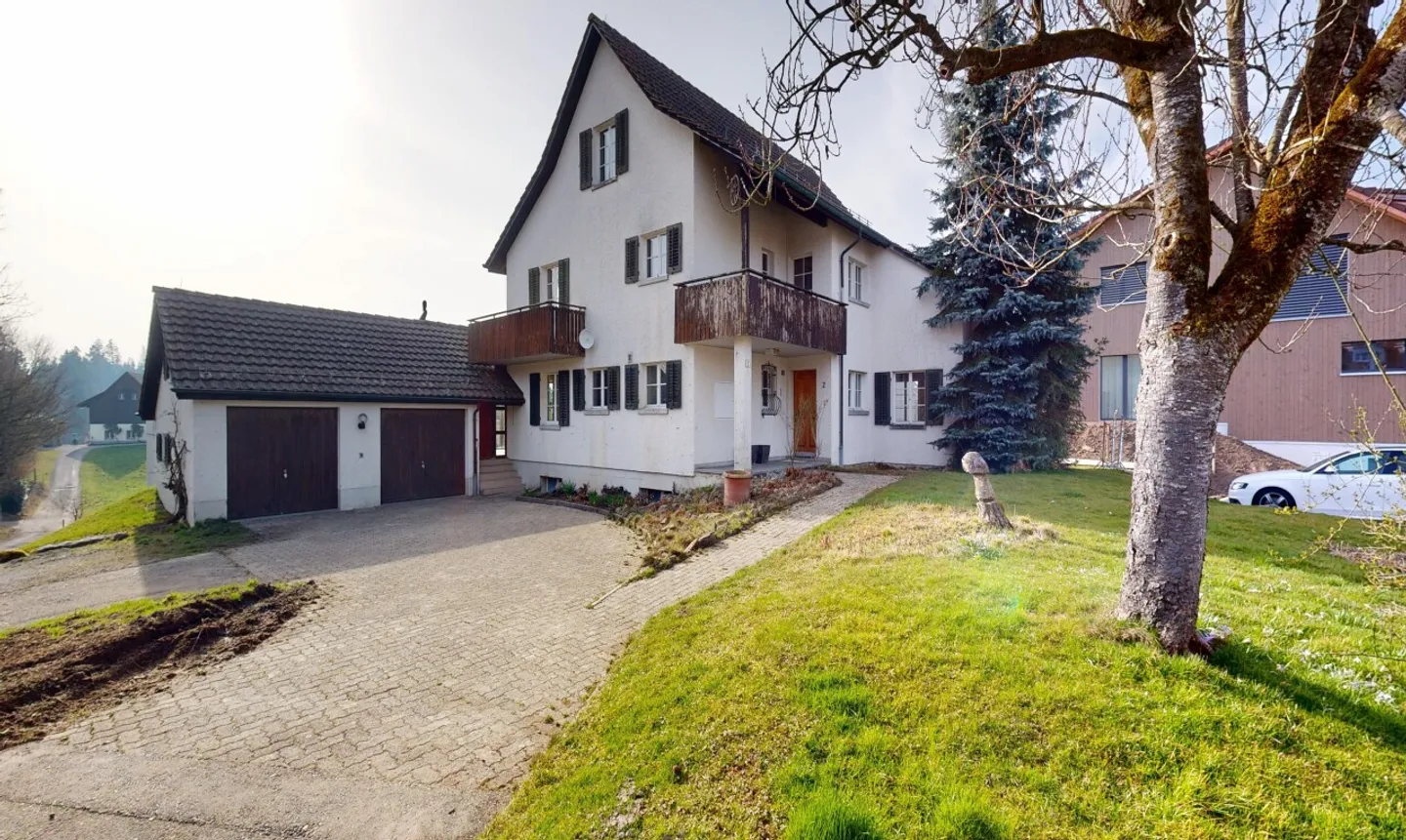 Pure design freedom: Spacious house with great potential - Photo 2 of 11