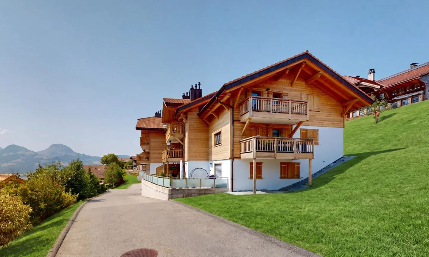 Un balcon XXL face aux Préalpes fribourgeoises - Photo 1 of 11