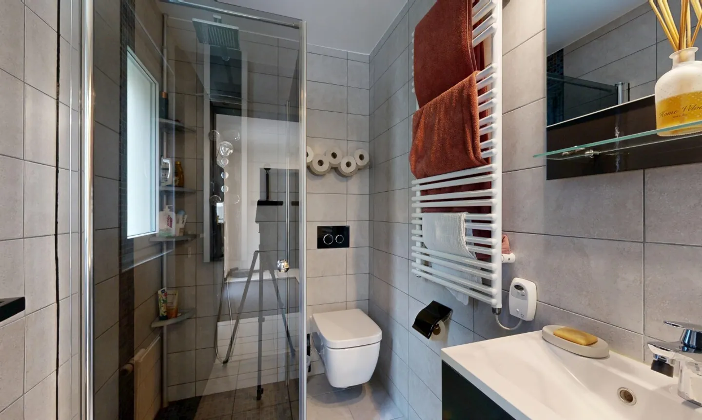 Charmantes freistehendes Haus mit Panorama - Foto 10 von 11