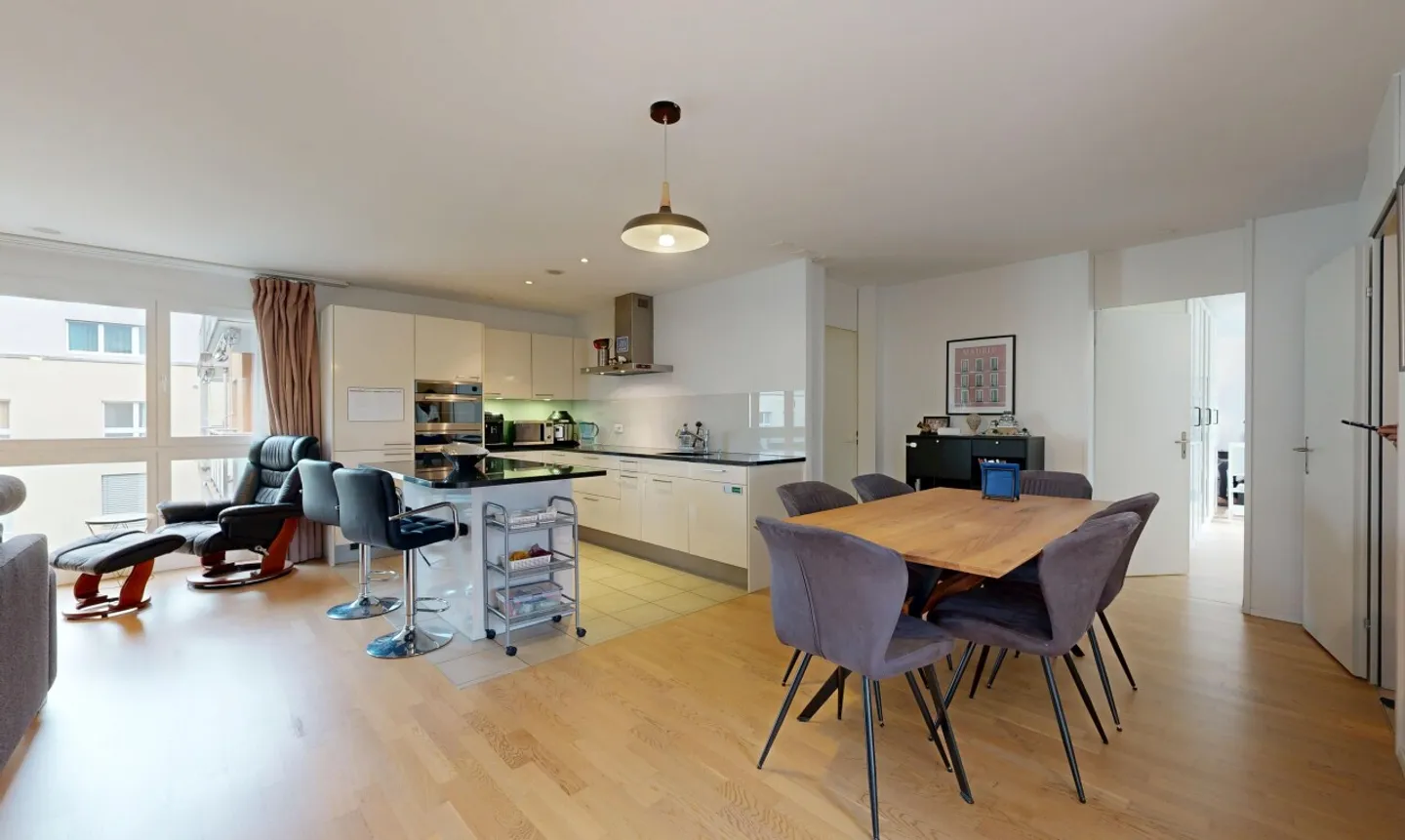 Spacious Living in the Heart of Bülach - Photo 3 of 13