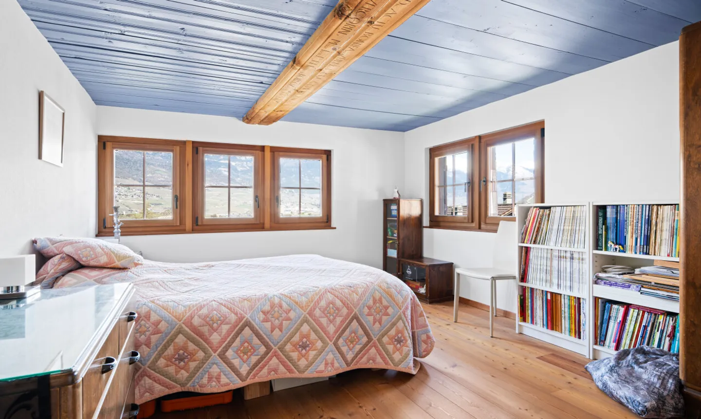 Außergewöhnlicher Immobilienkomplex Architektenhaus + Raccard + Räumlichkeiten - Foto 7 von 11