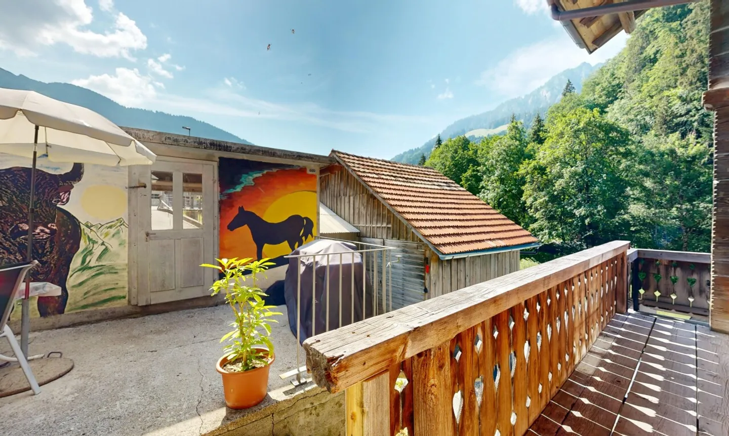 A charming chalet in a green setting - Photo 4 of 11