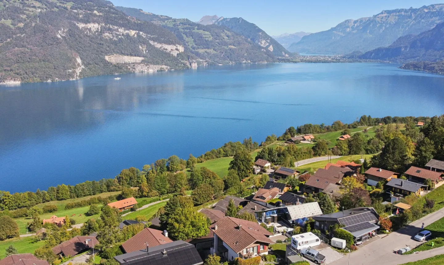 Three-family house with garden and lake view - Photo 2 of 11