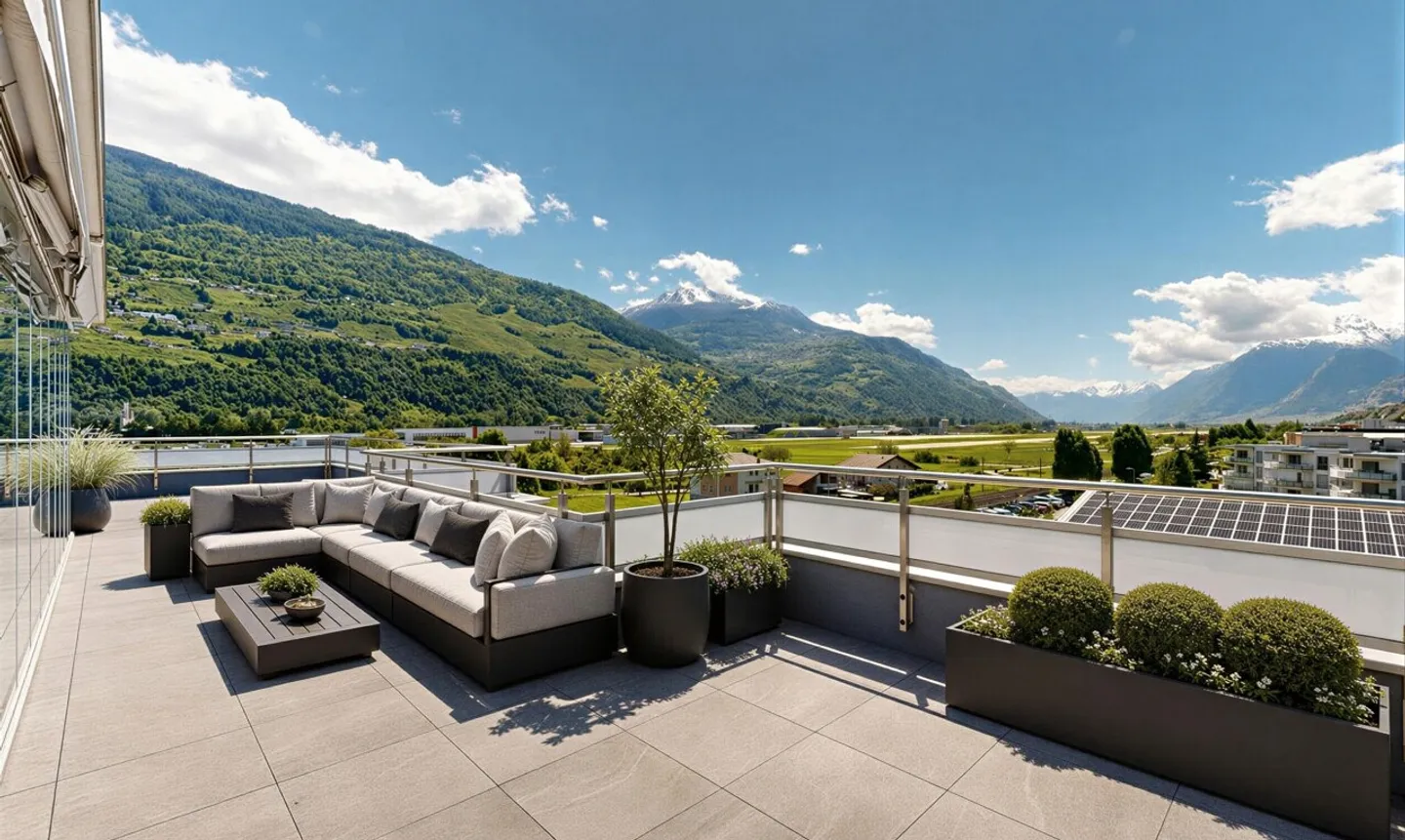 Exceptional penthouse with large terrace in Sion - Photo 3 of 11