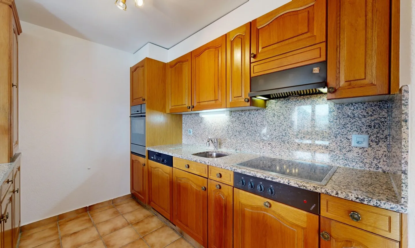 Exclusif: Lumineux appartement traversant de 3 chambres - Foto 9 di 11