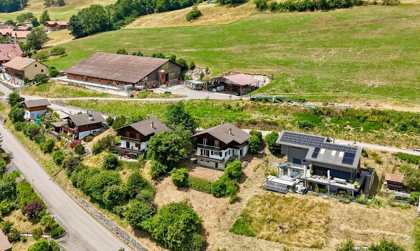 Vista panoramica e fascino autentico: Un chalet da reinventare - Foto 5 di 13