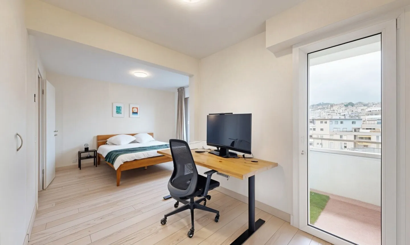 Bellissimo attico attraversante con balconi e 1 posto auto - Foto 7 di 13