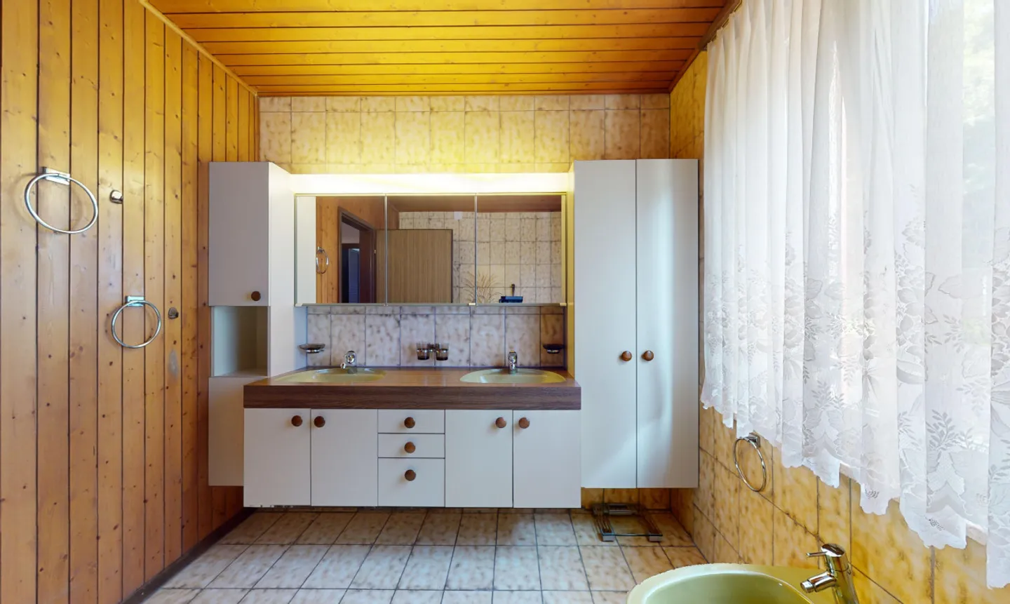 Maison individuelle de 9,5 pièces située au centre avec beaucoup de potentiel - Photo 10 sur 13