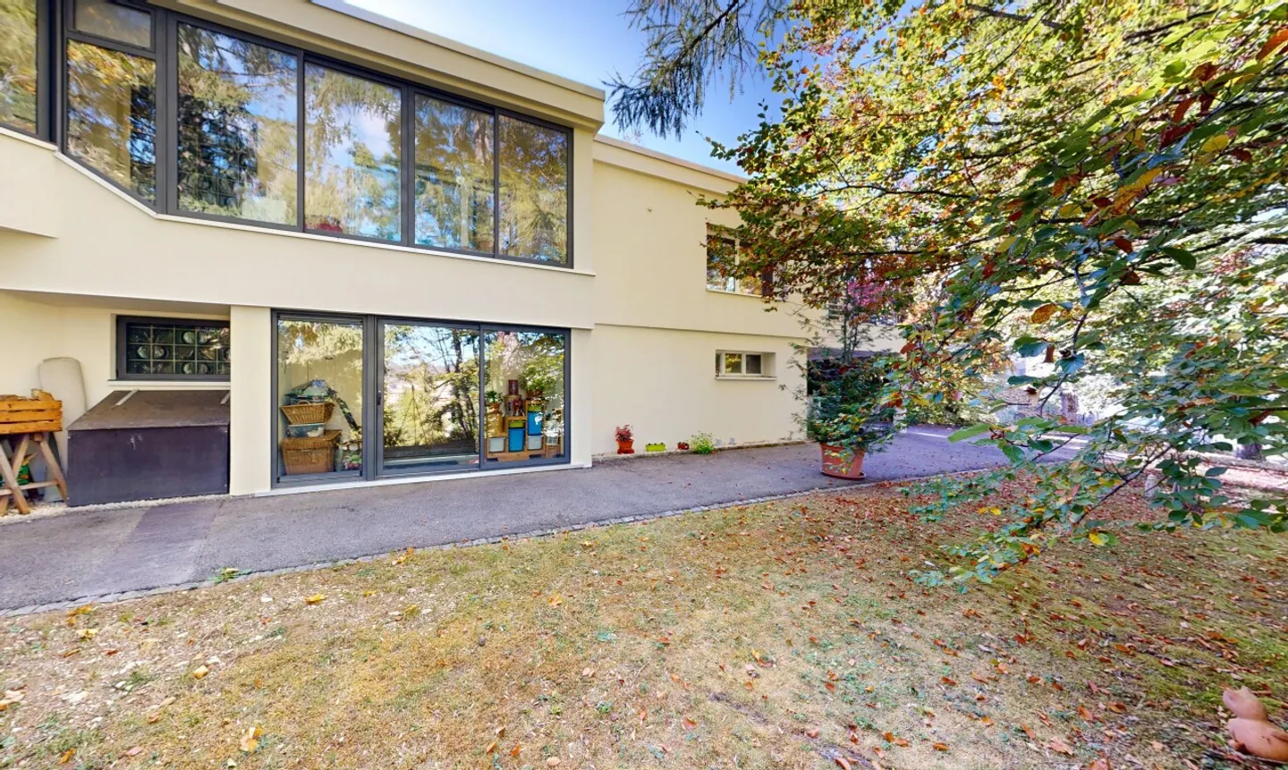 Magnificent 6.5-room house on 1,681 m² - Photo 2 of 11