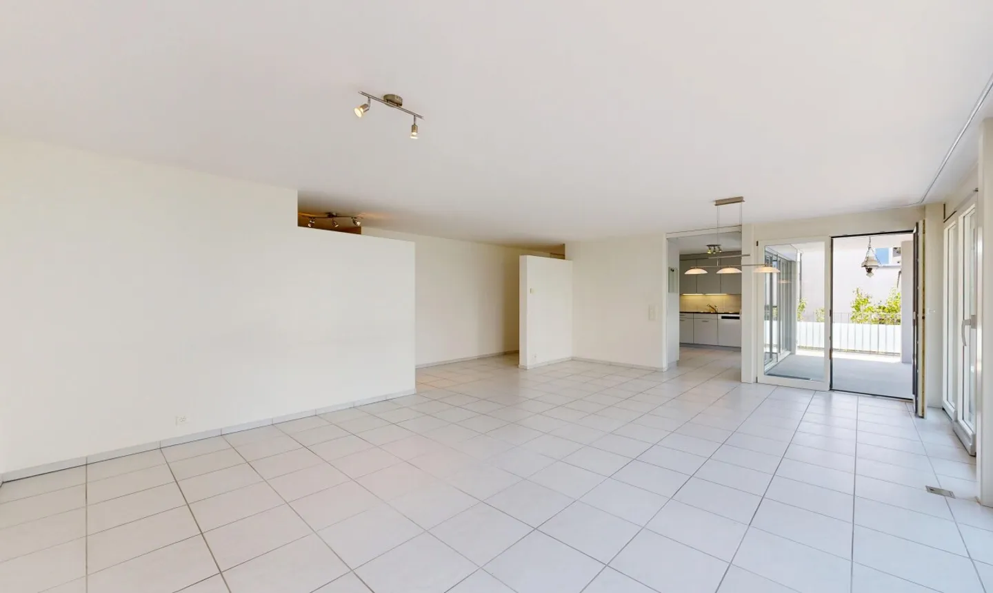 Spacious Apartment with Large Balcony - Photo 4 of 11