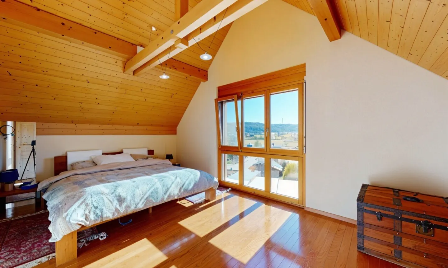 Familienhaus mit Panoramablick, Schwimmbad und großem Grundstück - Foto 9 von 13