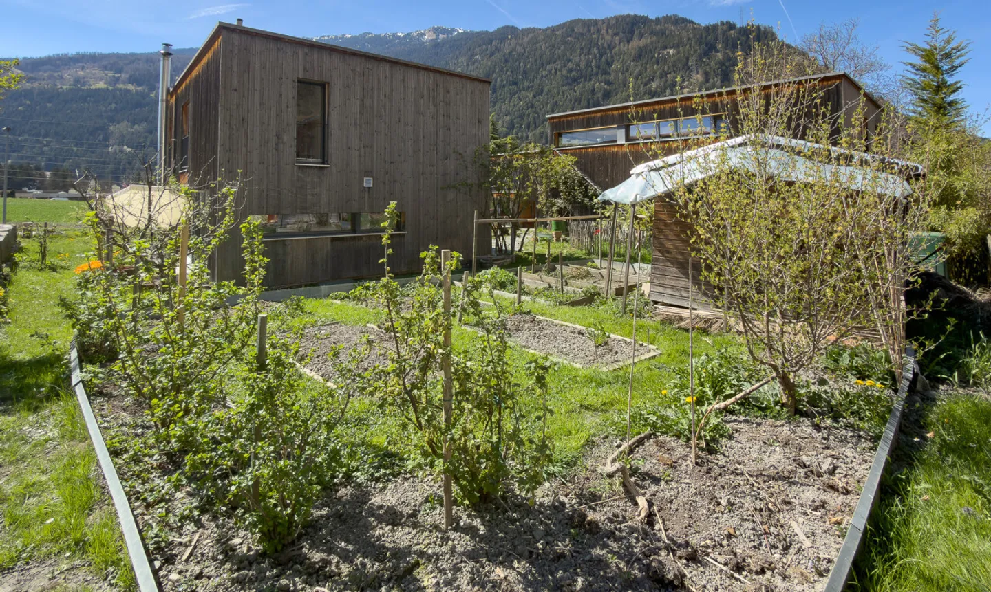 Casa elegante con giardino naturale - Foto 2 di 11