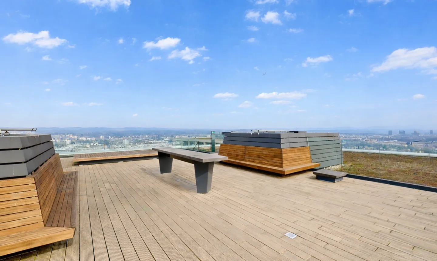 Luxury Studio in "The Metropolitans" - Photo 8 of 9