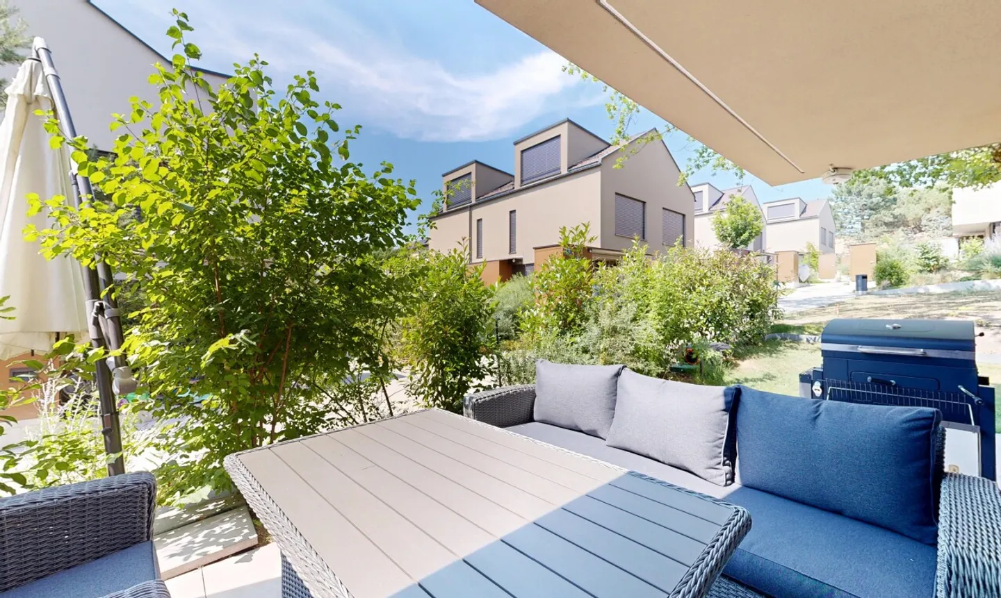 Elegante casa a schiera con giardino privato a Renens - Foto 10 di 11