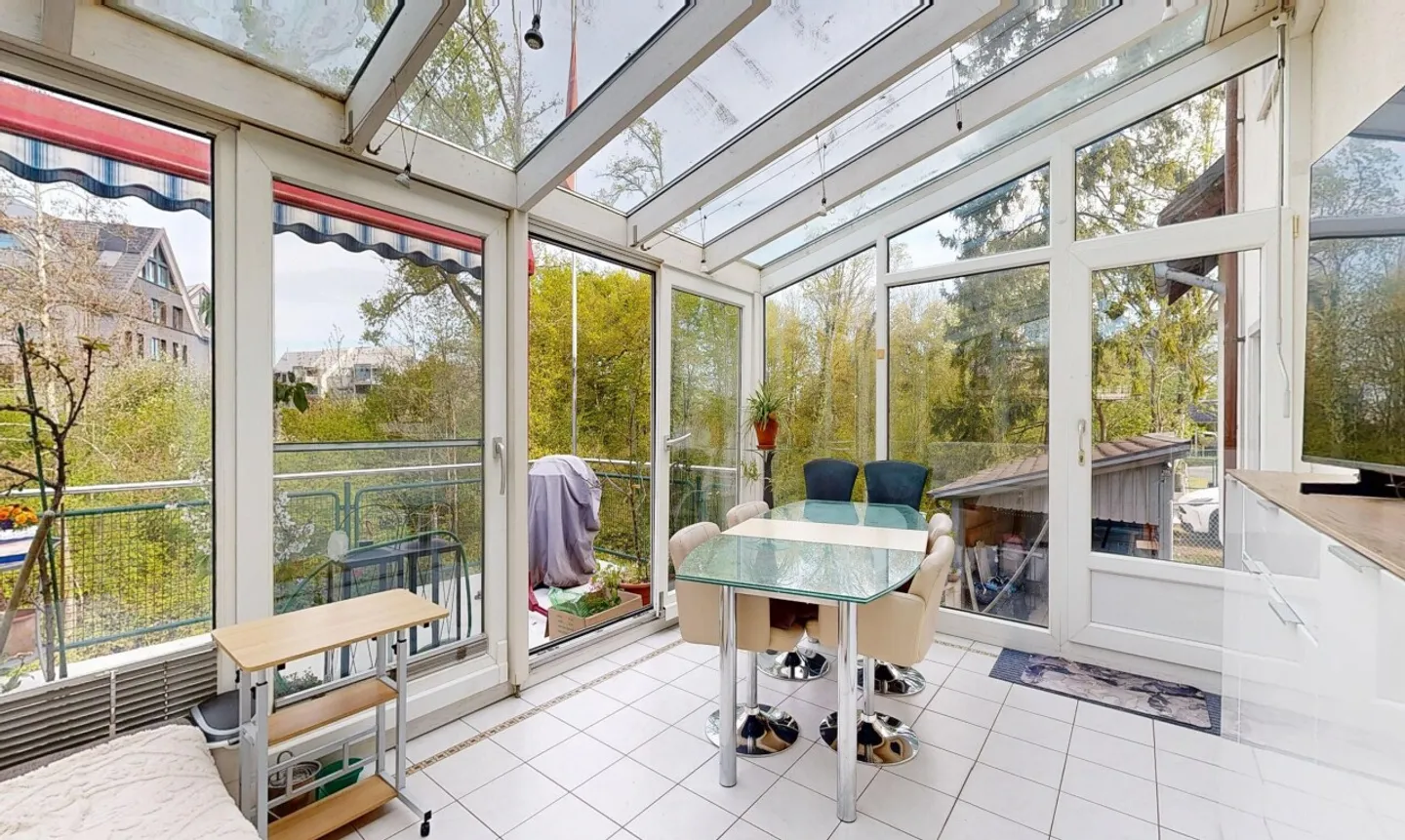 Charming 5-room corner terraced house in a sought-after location in Bottighofen - Photo 3 of 11