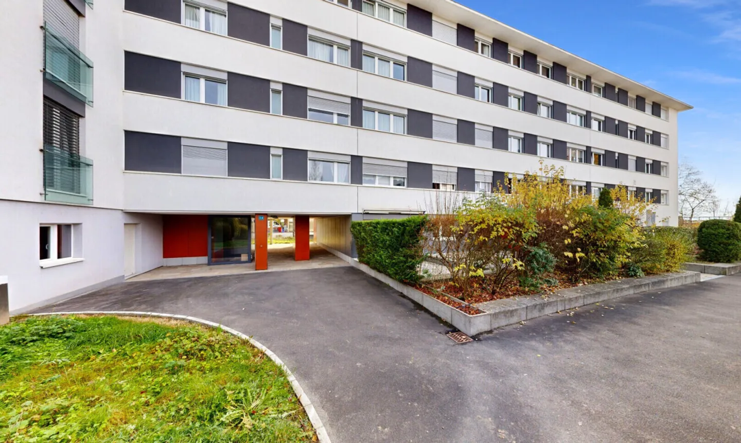 Charming Apartment with Terrace - Photo 1 of 11