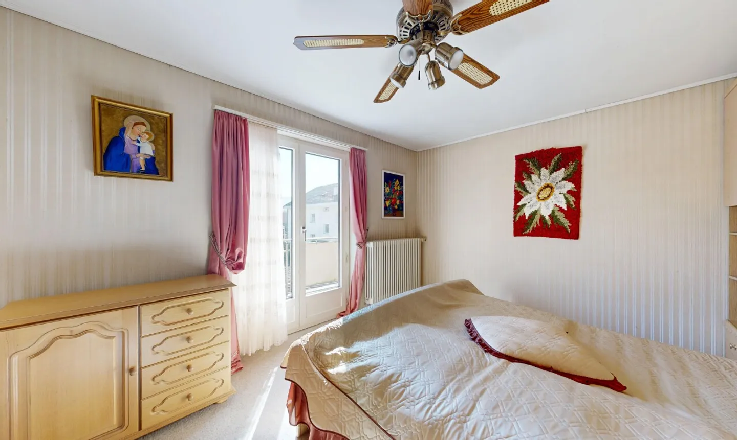 Charming Detached House with Garden - Photo 10 of 11