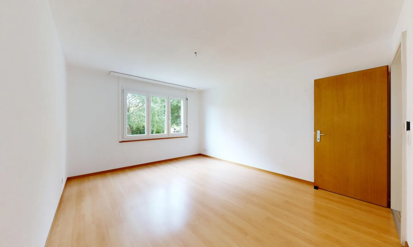 Large 4.5-room apartment on garden level - Photo 5 of 11