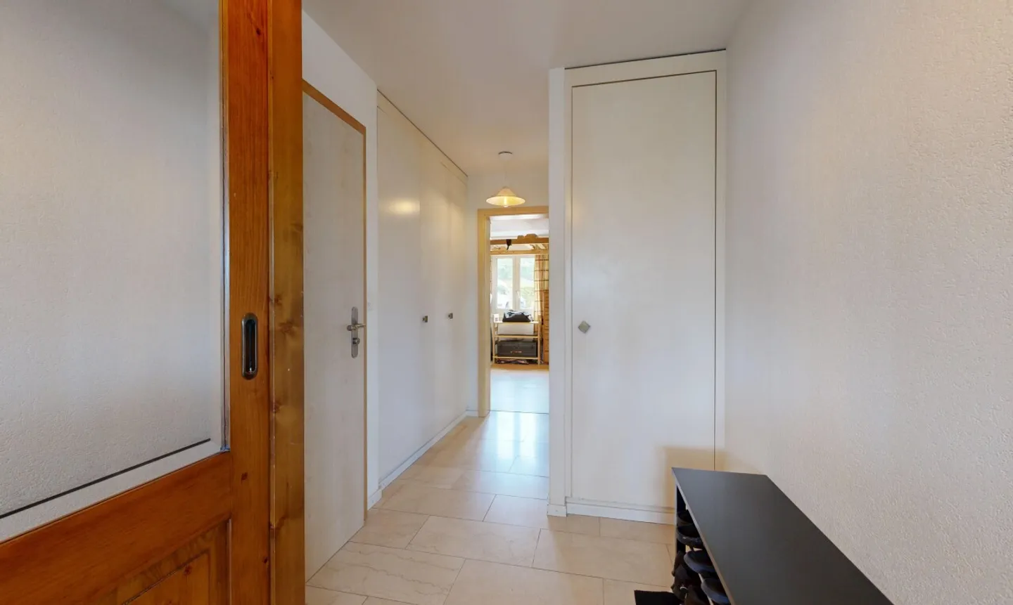 Helle 5,5-Zimmer-Wohnung mit Seeblick und Ruhe in Neuenburg - Foto 2 von 13