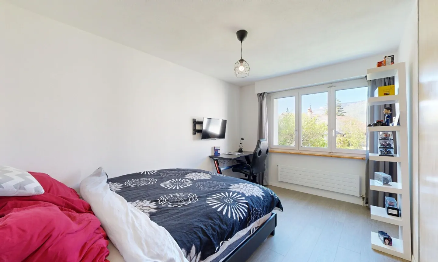 Spacious 5.5 rooms with careful renovations in Marin-Epagnier - Photo 9 of 11