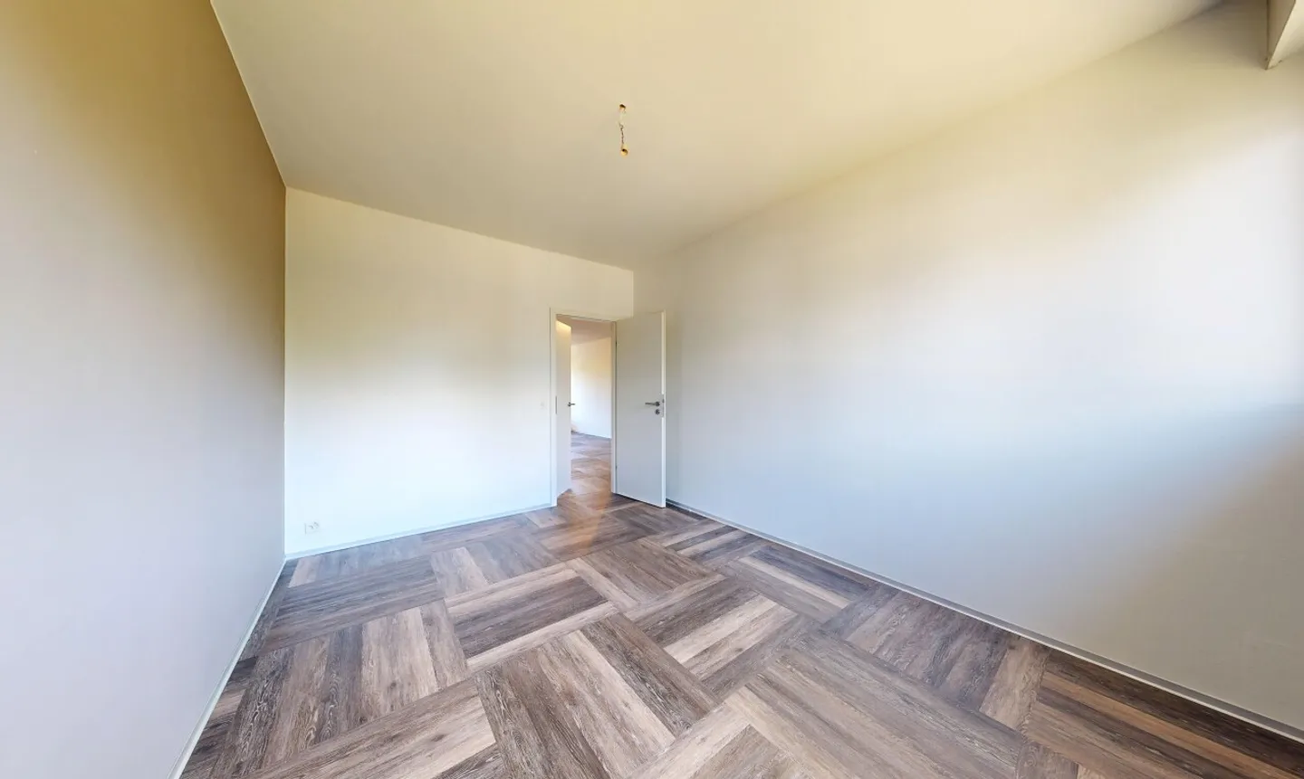 Un attico luminoso di 5 locali in un ambiente tranquillo - Foto 9 di 11