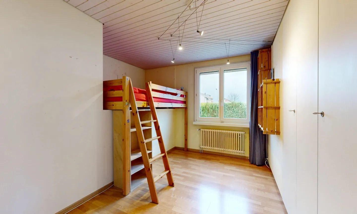 Charmantes 4.5 Zimmer Einfamilienhaus mit grossem Garten inkl. Teich - Foto 8 di 11