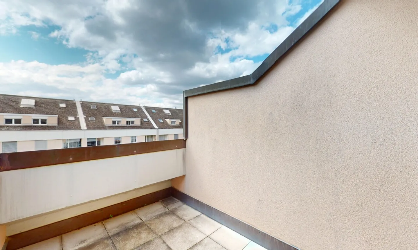 Appartamento attico elegante di 2,5 stanze con balcone a Riehen - Foto 12 di 13