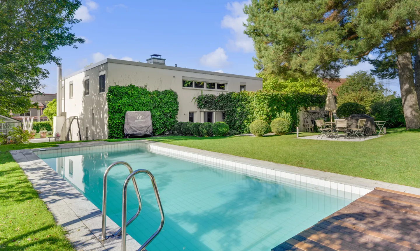 Einfamilienhaus mit Aussenpool  und viel Privatsphäre - Nähe Zürich - Photo 1 sur 11