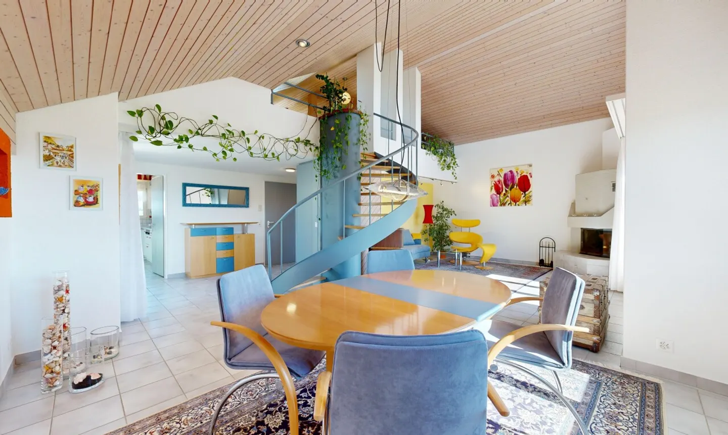 Sunny Living with Unobstructed Views - Photo 5 of 11