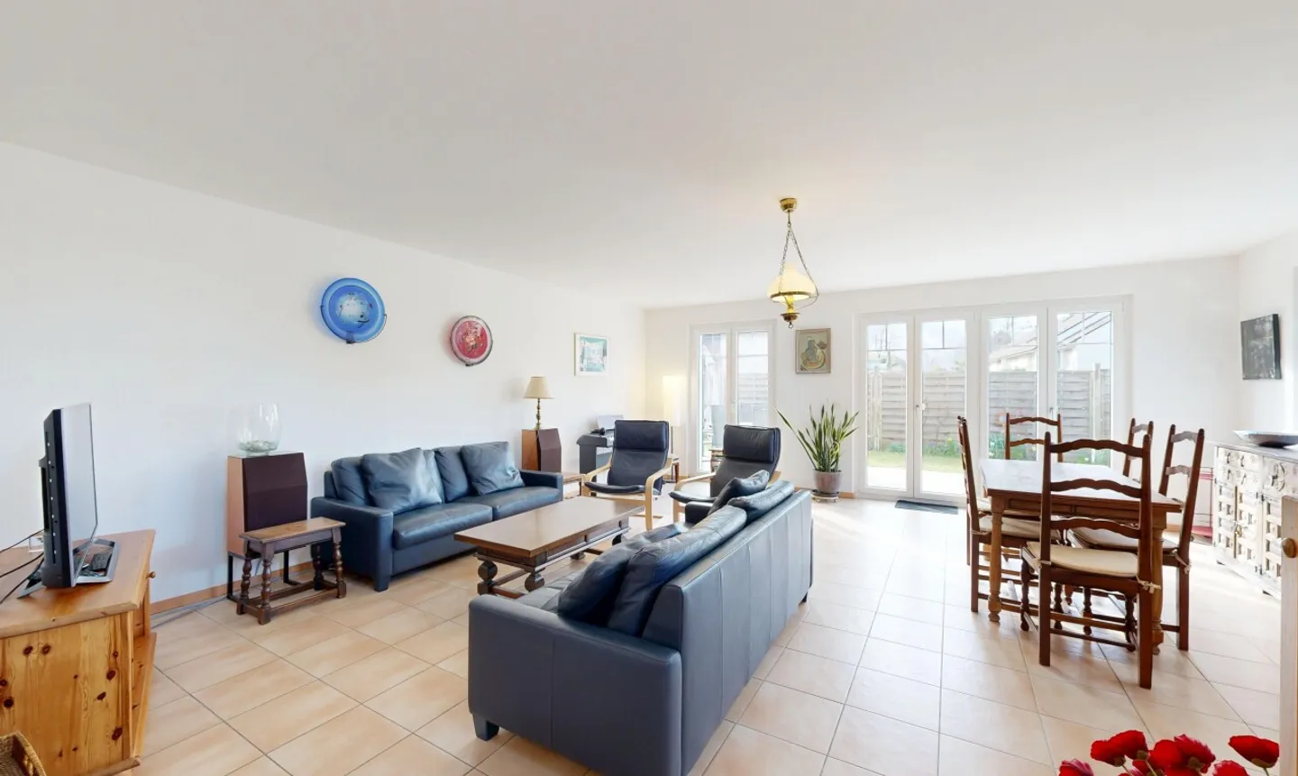 Incantevole Casa Familiare in Zona Tranquilla - Foto 5 di 11