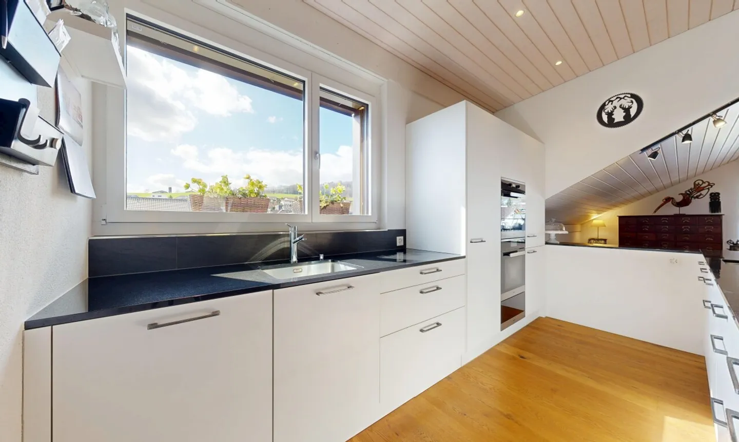 Exklusive 5.5-Attika mit Terrasse, Sauna und viel Platz - Foto 7 di 11