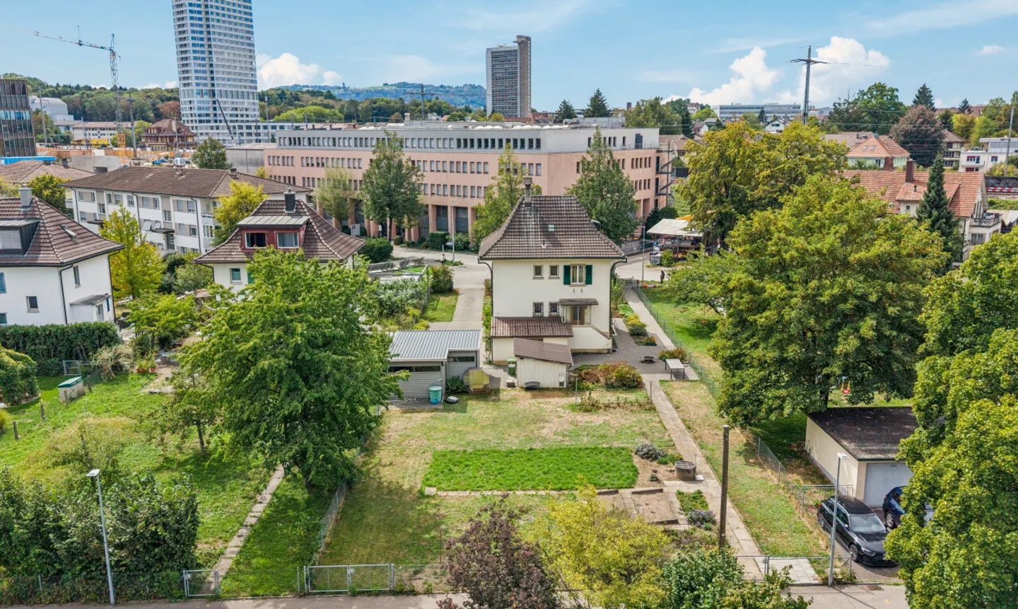 Familienhaus mit grossem Grundstück und Zusatzpotenzial - Photo 2 of 11