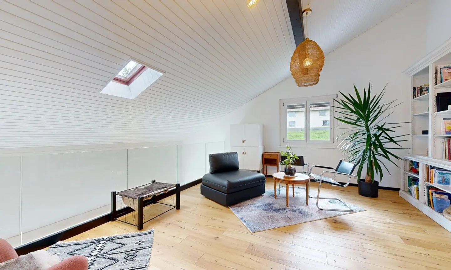 Charmantes freistehendes Haus mit Panorama - Foto 3 von 11